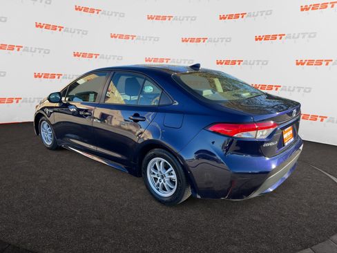 Used 2021 Toyota Corolla LE image 3