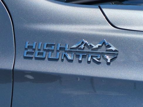 Used 2022 Chevrolet Suburban High Country AWD/4WD image 13