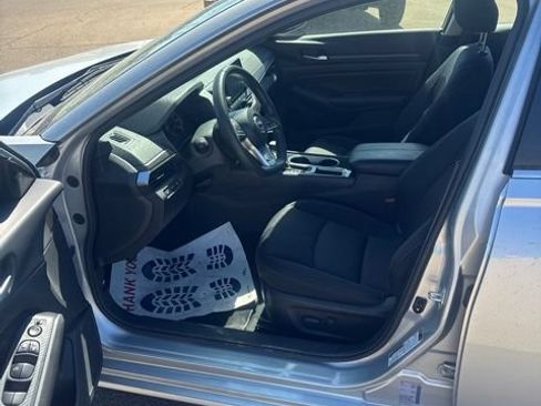 Used 2024 Nissan Altima 2.5 SV FWD image 13