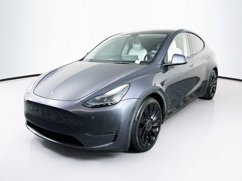 Used 2022 Tesla Model Y Performance AWD/4WD image 3