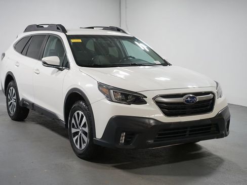 Used 2021 Subaru Outback Premium image 3