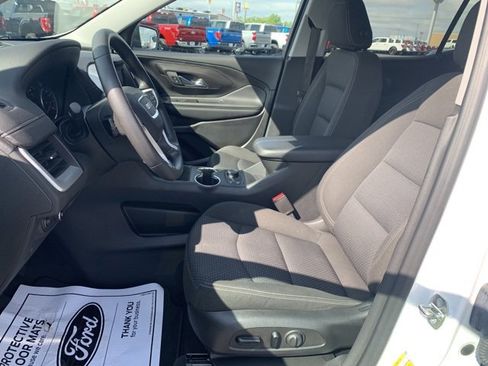 Used 2023 GMC Terrain SLE w/ Driver Convenience Package image 11