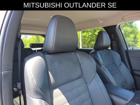 Used 2024 Mitsubishi Outlander SE Black Edition FWD image 11