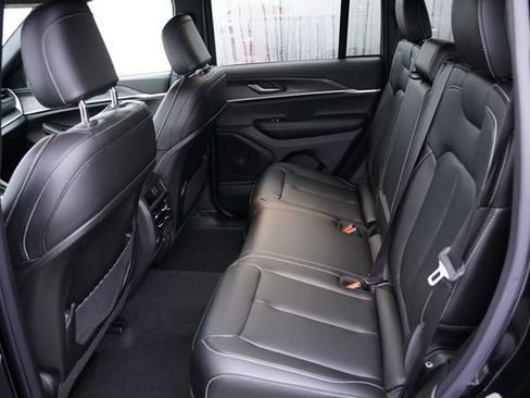 New 2025 Jeep Grand Cherokee Limited w/ Black Appearance Package AWD/4WD image 11