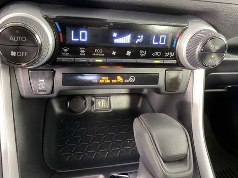 Used 2024 Toyota RAV4 LE AWD/4WD image 20