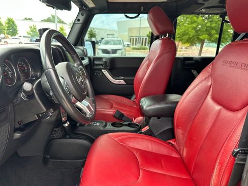 Used 2013 Jeep Wrangler Unlimited Rubicon AWD/4WD image 17