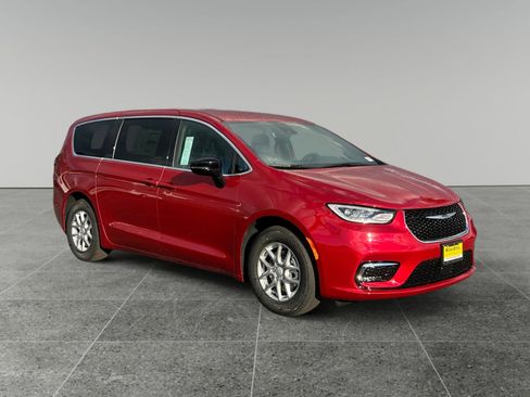 New 2026 Chrysler Pacifica Select image 7