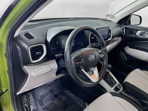 Certified 2023 Hyundai Venue SEL FWD image 9