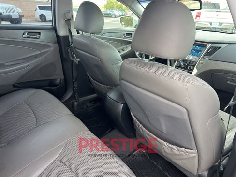 Used 2012 Hyundai Sonata SE w/ Navigation & Sunroof Pkg image 17