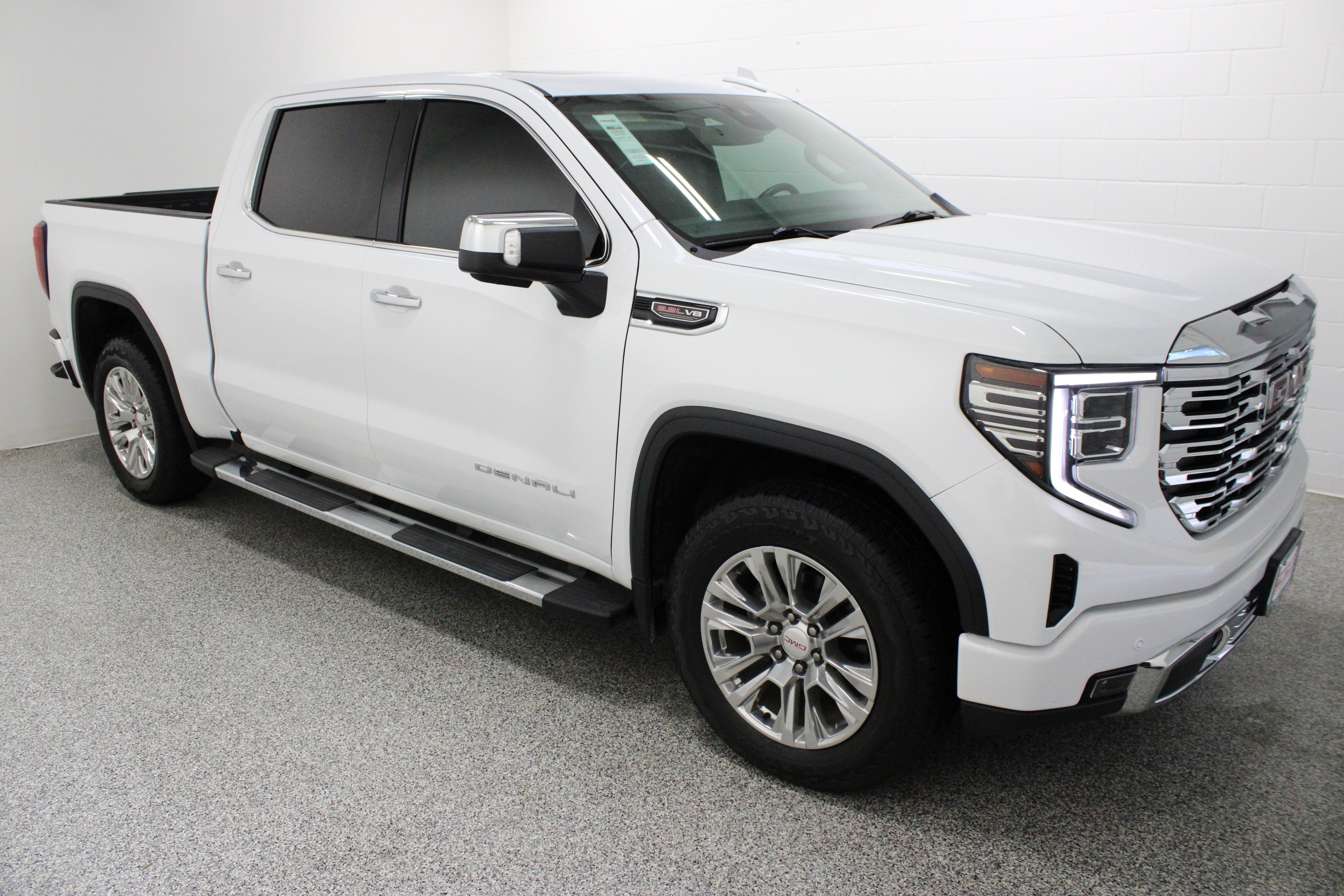 Used 2024 GMC Sierra 1500 Denali AWD/4WD image 4