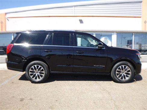 Used 2025 Ford Expedition Platinum AWD/4WD image 4