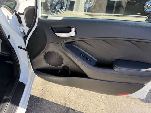 Used 2017 Kia Forte LX w/ LX Popular Package image 8