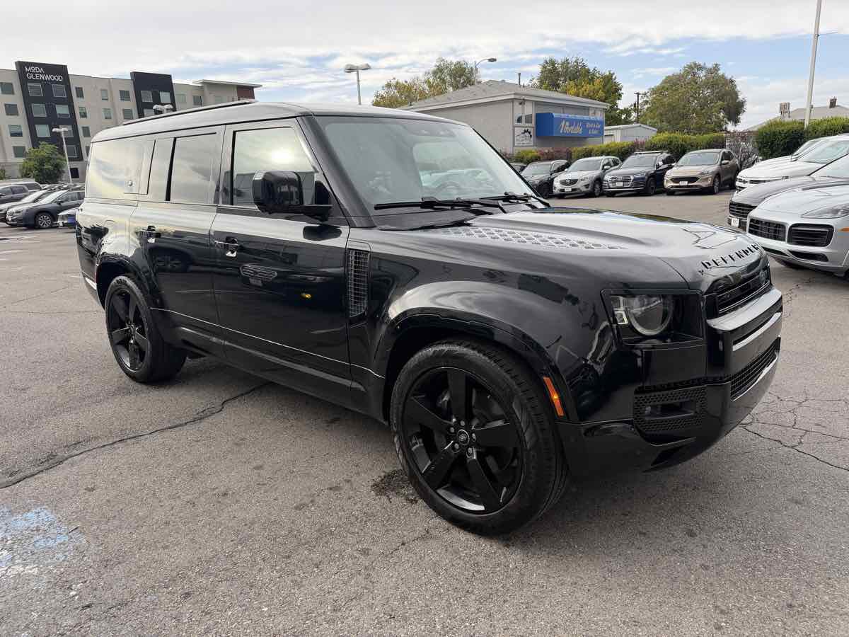 Used 2024 Land Rover Defender 130 X-Dynamic SE AWD/4WD image 7