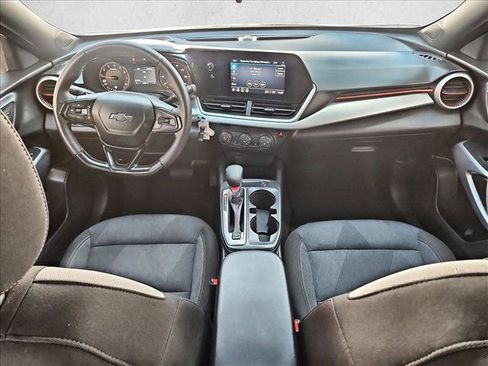 Certified 2025 Chevrolet Trax RS w/ Sunroof Package FWD image 18