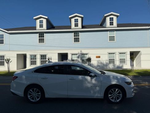 Used 2018 Chevrolet Malibu LT FWD image 4