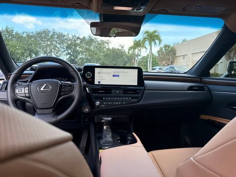 Used 2025 Lexus ES 350 w/ Premium Package FWD image 23