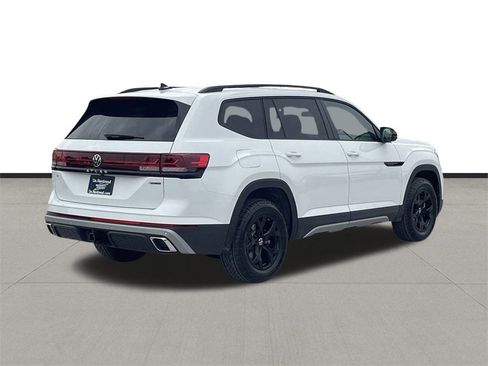 New 2025 Volkswagen Atlas Peak Edition SE image 5
