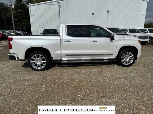 Used 2025 Chevrolet Silverado 1500 High Country w/ High Country Premium Package AWD/4WD image 7
