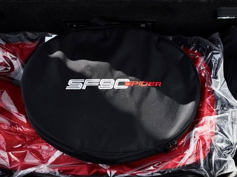 Used 2024 Ferrari SF90 Spider image 21