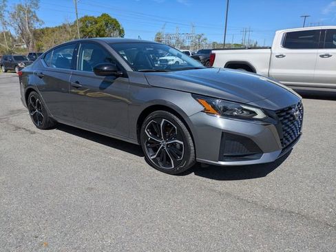 Used 2025 Nissan Altima 2.5 SR FWD image 2