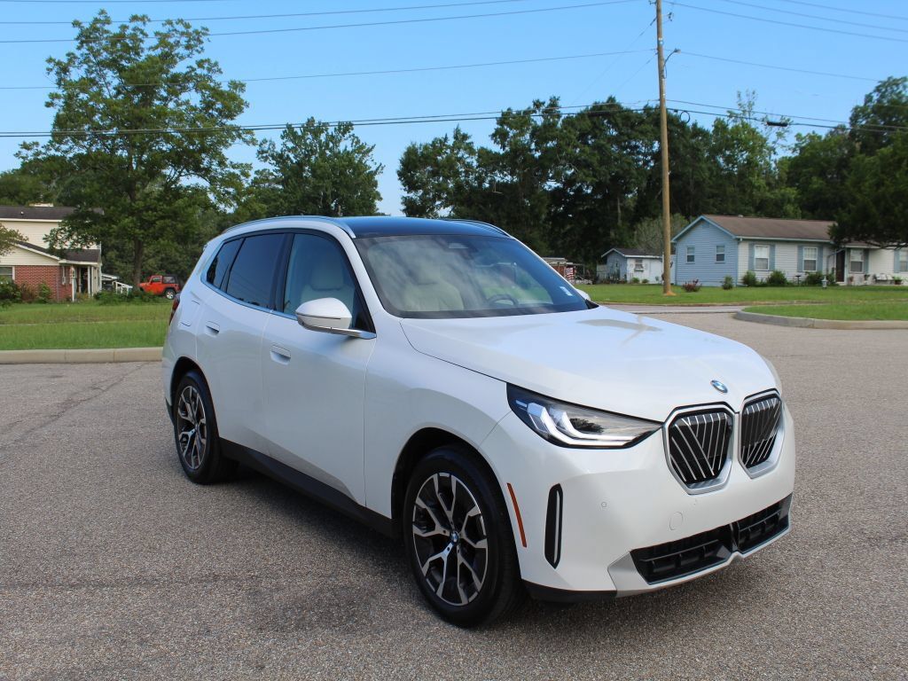 Used 2025 BMW X3 xDrive30i w/ Premium Package AWD/4WD image 3