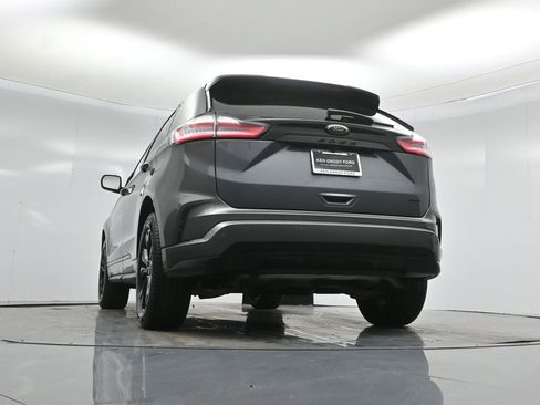 Certified 2022 Ford Edge SE w/ Black Appearance Package image 50
