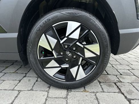 Used 2025 Hyundai Kona SEL FWD image 11