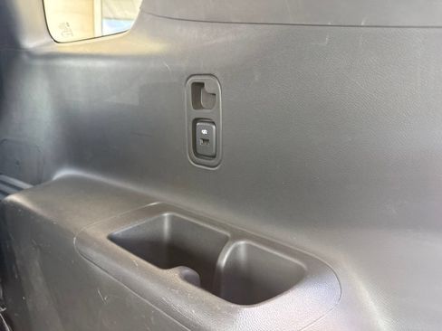 Used 2023 Chevrolet Traverse LT FWD image 18