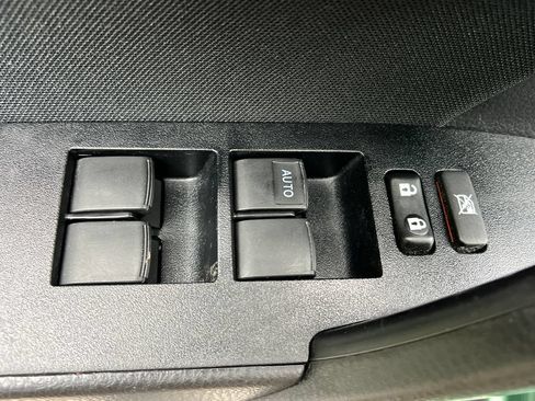 Used 2016 Toyota Corolla LE FWD image 12