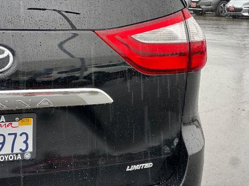 Certified 2019 Toyota Sienna Limited image 28
