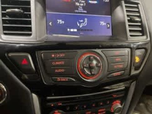 Used 2018 Nissan Pathfinder S image 28