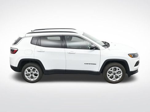 Used 2025 Jeep Compass Latitude AWD/4WD image 24