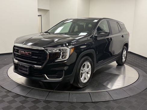 Used 2024 GMC Terrain SLE FWD image 3