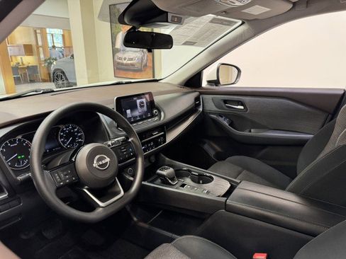 Used 2022 Nissan Rogue SV image 6