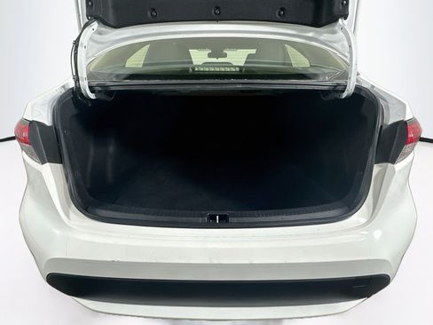 Used 2022 Toyota Corolla LE FWD image 27