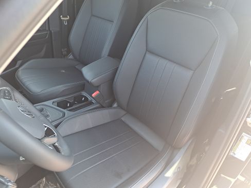 Used 2023 Volkswagen Tiguan SE FWD image 16