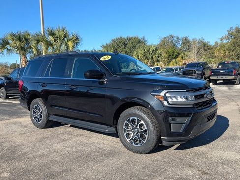 Certified 2024 Ford Expedition XLT image 3