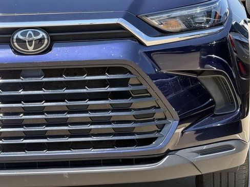 Used 2024 Toyota Grand Highlander AWD image 9