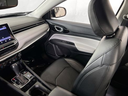 Used 2022 Jeep Compass Limited image 22