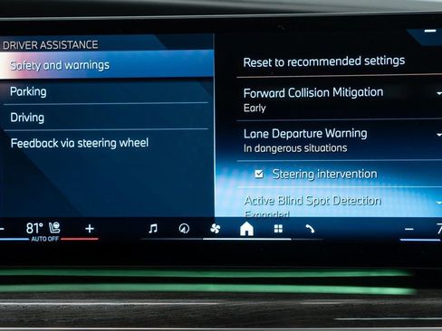 Used 2024 BMW 740i xDrive image 31