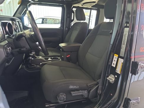 Used 2019 Jeep Wrangler Unlimited Sahara w/ Uconnect 4C Nav & Sound Group AWD/4WD image 9