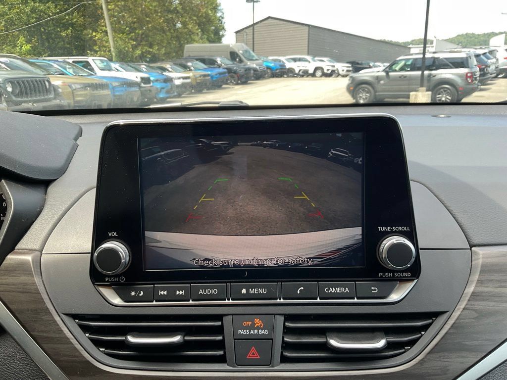 Used 2025 Nissan Altima 2.5 SV FWD image 18