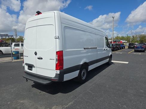Used 2024 Mercedes-Benz Sprinter 2500 image 4