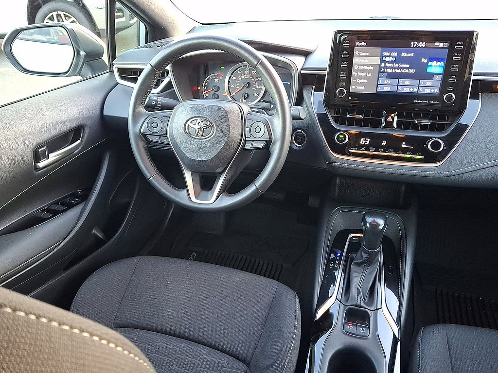 Used 2022 Toyota Corolla SE w/ SE Preferred Package FWD image 15