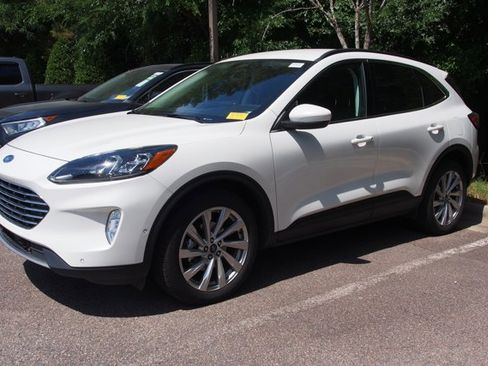 Certified 2022 Ford Escape Titanium w/ Titanium Elite Package AWD/4WD image 4