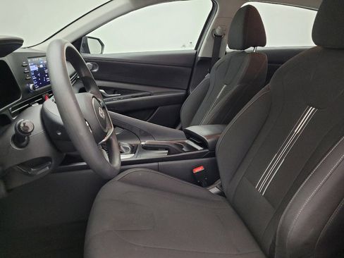 Used 2022 Hyundai Elantra SEL image 17