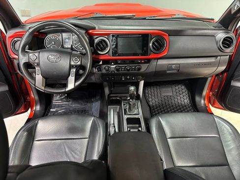 Used 2018 Toyota Tacoma SR5 AWD/4WD image 2