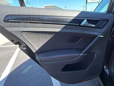 Used 2015 Volkswagen GTI SE image 11