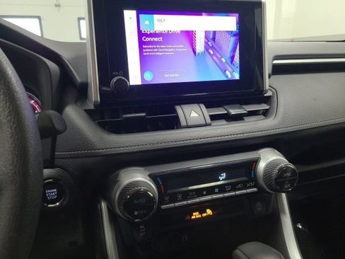Used 2024 Toyota RAV4 XLE AWD/4WD image 30