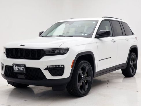 Used 2023 Jeep Grand Cherokee Limited w/ Black Appearance Package image 2